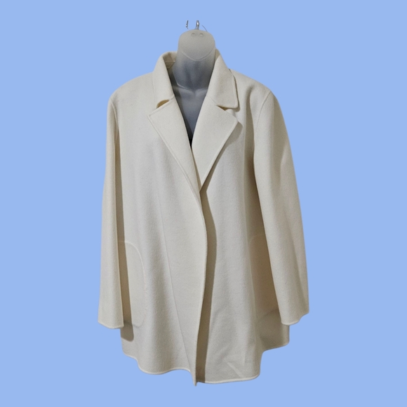 Theory New With Tags Elegant Ivory Wool/Cashmere Women's Coat